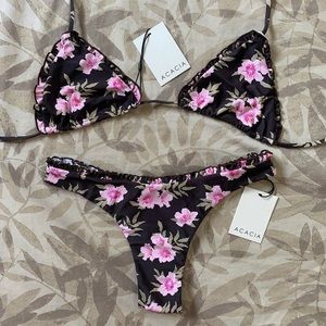 ACACIA Floret Set
• Small Marley Top
• Small Dawson Bottom